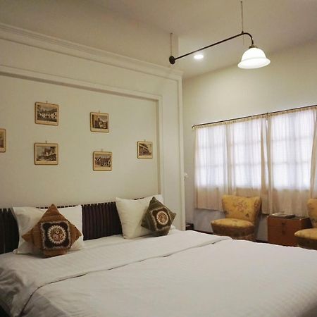 Manee Guesthouse And Record บ้านมานี Chiang Mai Zewnętrze zdjęcie